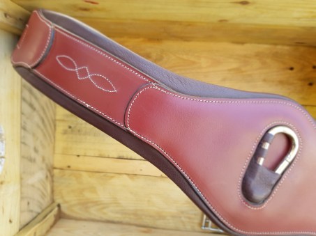 Two tone fancy stitch girth 